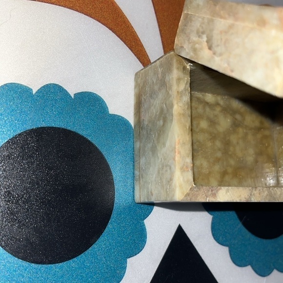 Vintage Soapstone Jewelry Box with Mother of Pearl Inlay - Picture 3 of 6